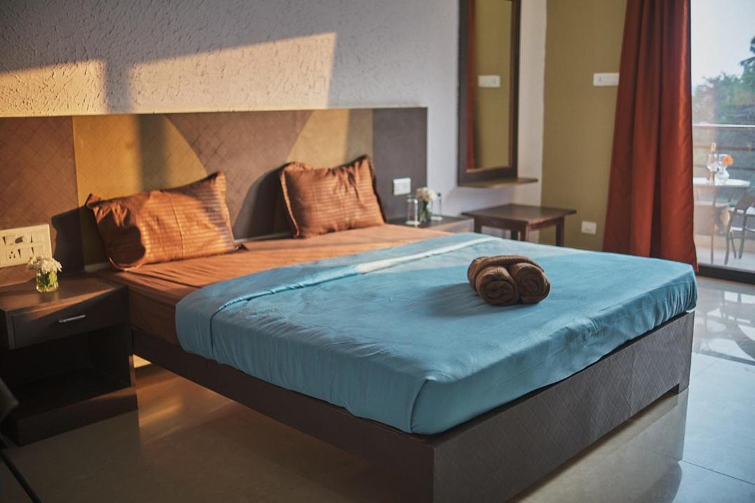 Pappi Chulo Morjim Hotel Exterior photo