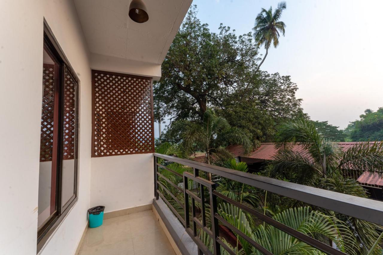Pappi Chulo Morjim Hotel Exterior photo