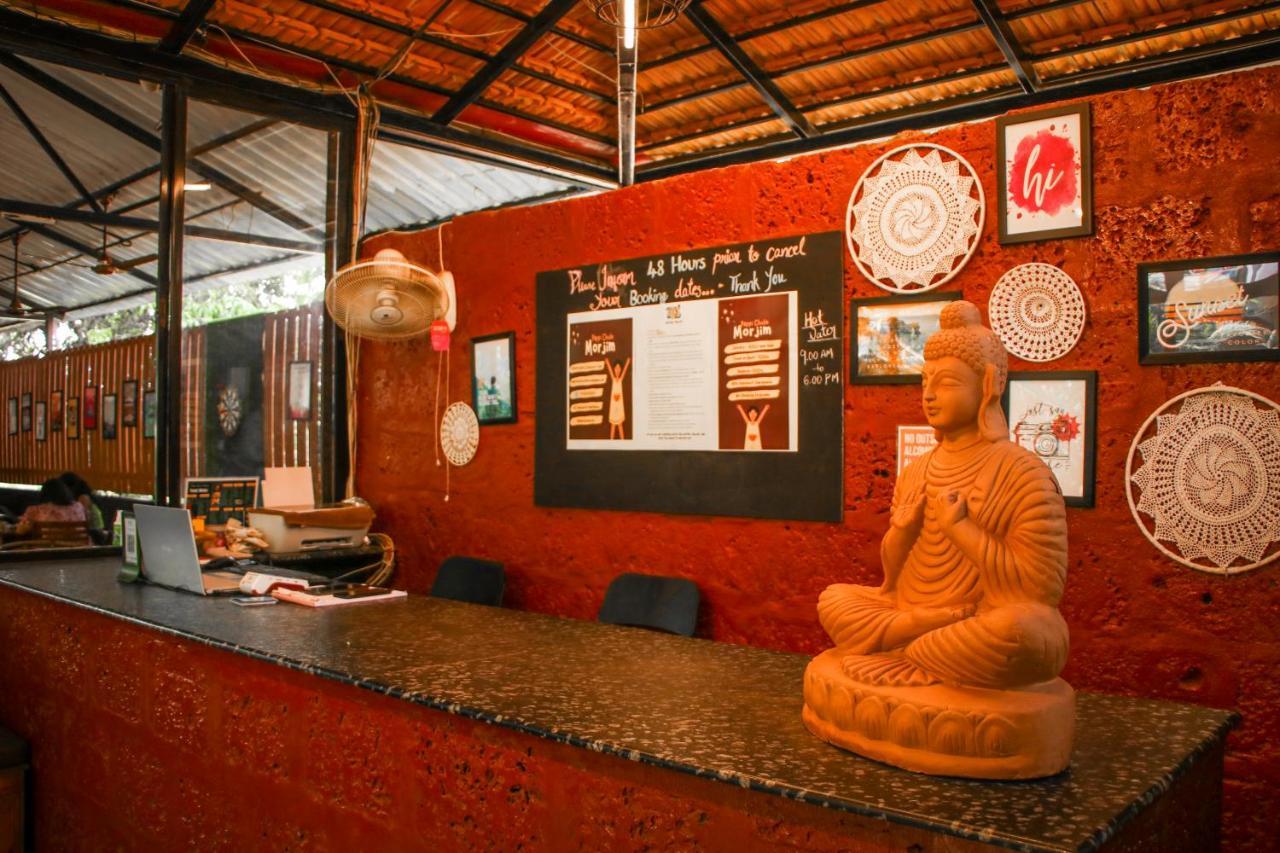 Pappi Chulo Morjim Hotel Exterior photo