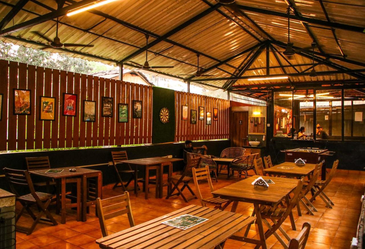 Pappi Chulo Morjim Hotel Exterior photo