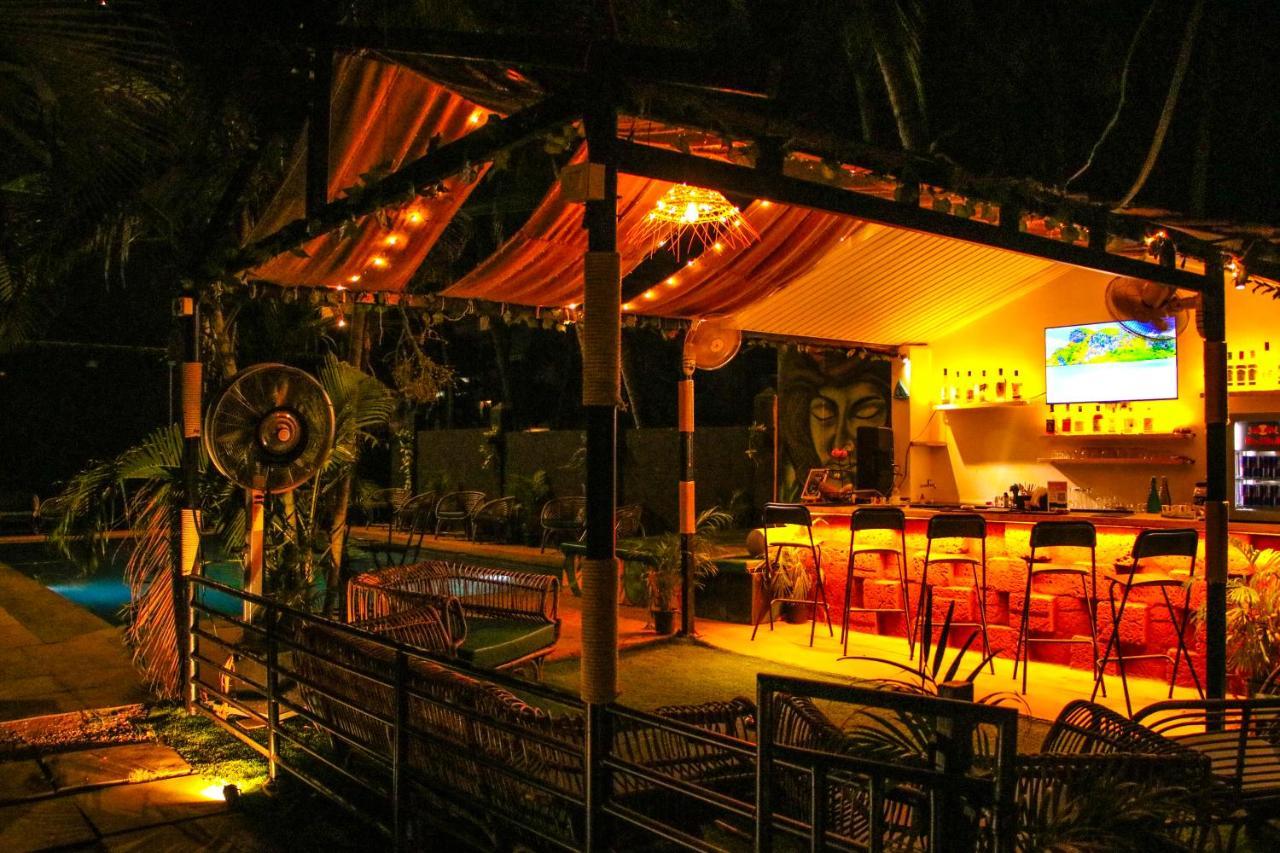 Pappi Chulo Morjim Hotel Exterior photo